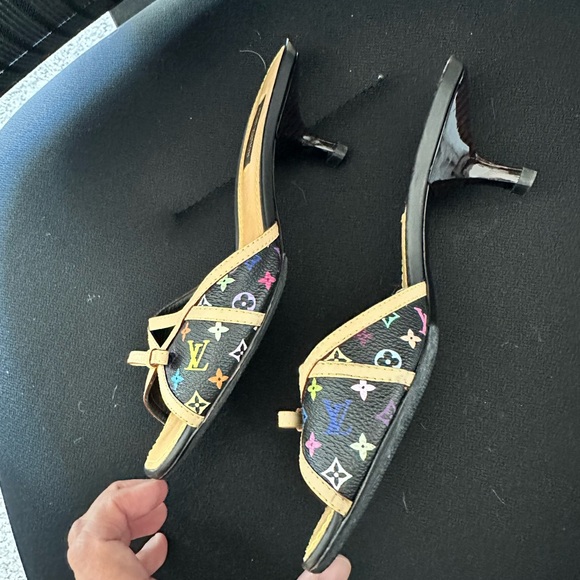 LV sandals in very good condition size 36 - Picture 10 of 16